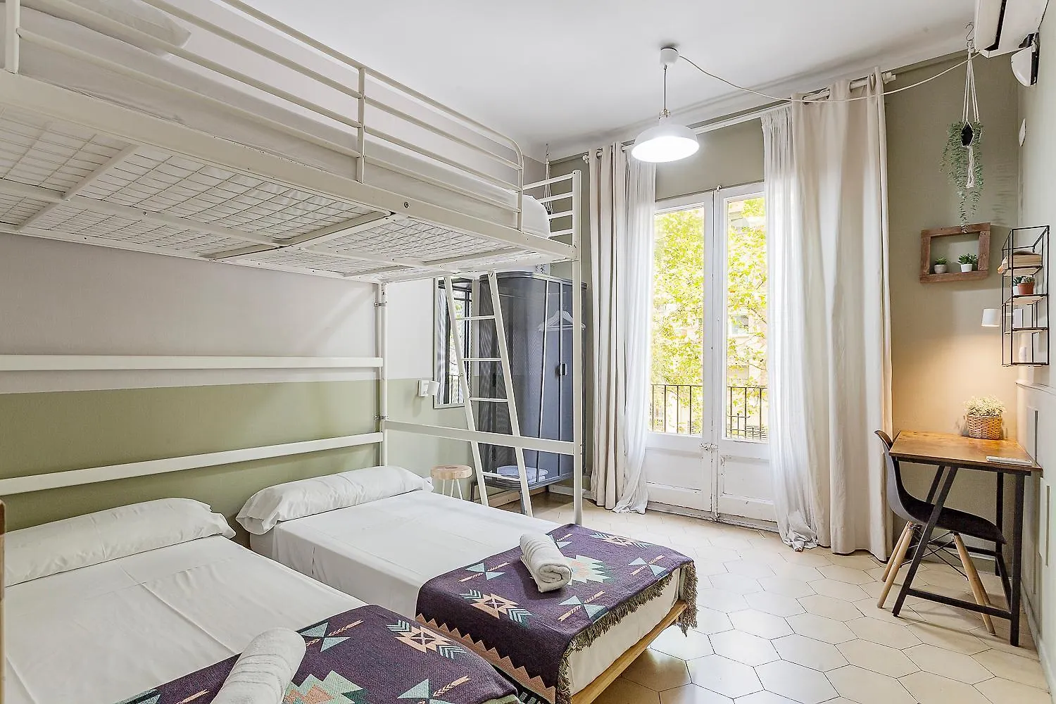 Bird House Hostel Barcelona